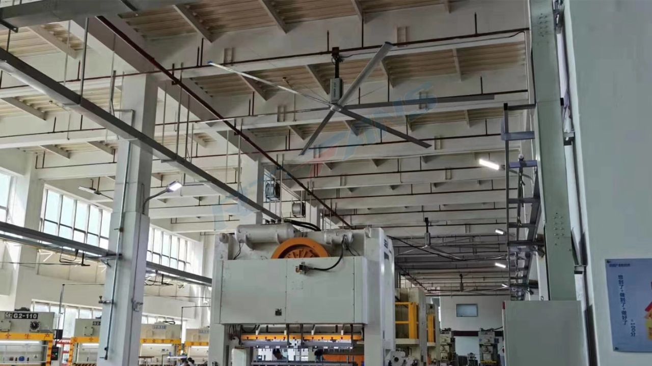 Big-ceiling-fans-for-cattle-horse-barns-004